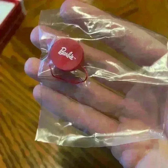 Hallmark 2000 Commuter Set Hatbox 2 PC BARBIE CHRISTMAS Keepsake Ornament - Picture 6 of 6